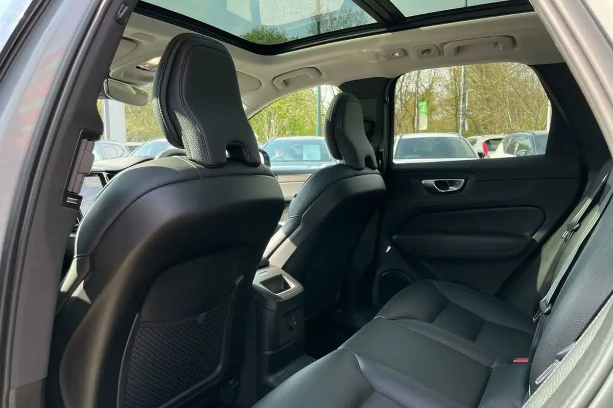 2024-volvo-xc60-20-b5-plus-big-29