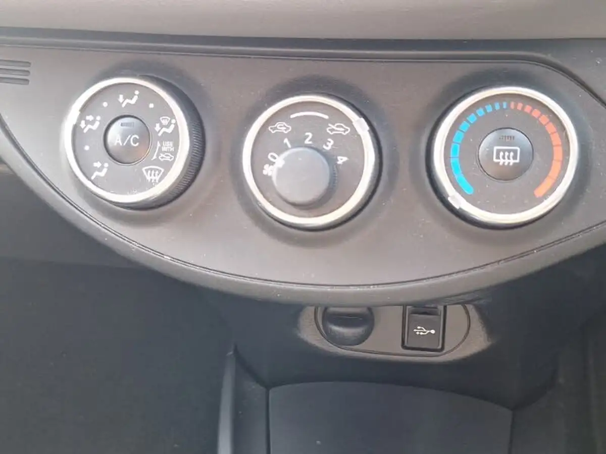 2020-toyota-yaris-15-vvt-i-icon-111bhp-1496cc-big-14
