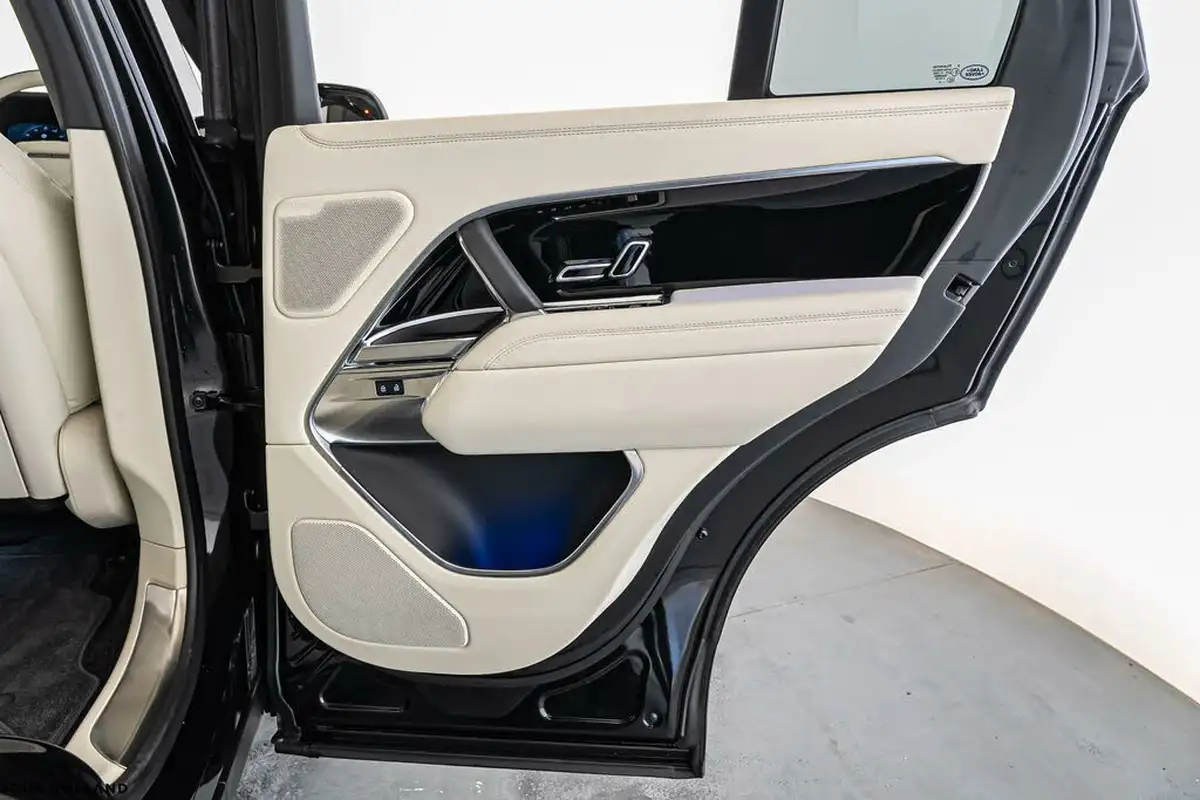 2024-land-rover-range-rover-30-p460e-hse-big-17