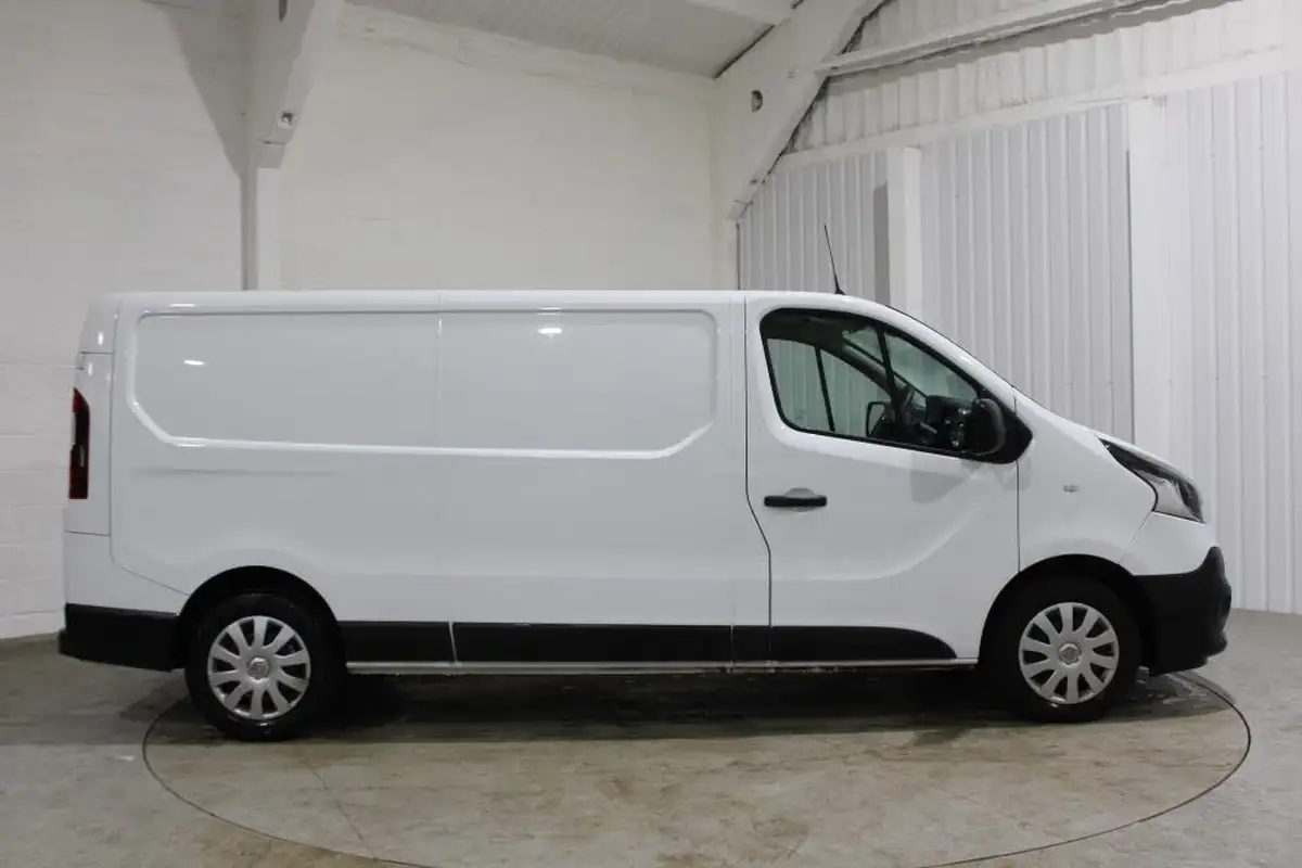 2022-renault-trafic-20dci-ll30-energy-120-business-panel-big-1