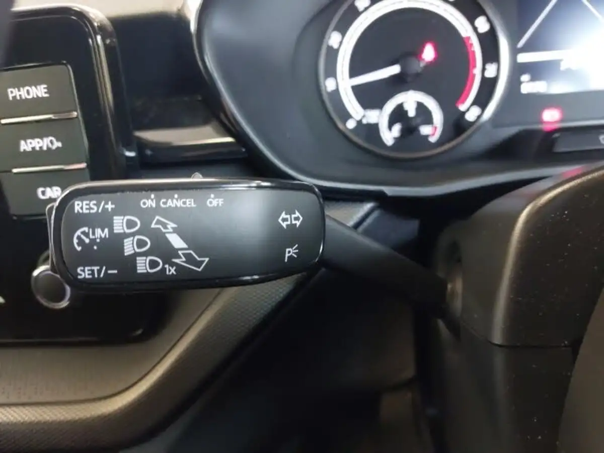 2023-skoda-fabia-10-tsi-se-comfort-110ps-dsg-big-16