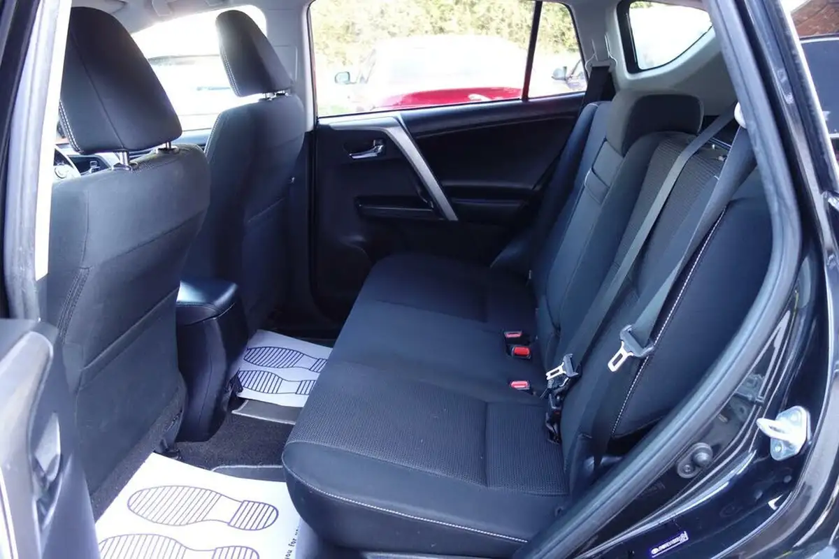 2017-toyota-rav4-25-vvt-i-business-edition-plus-big-14
