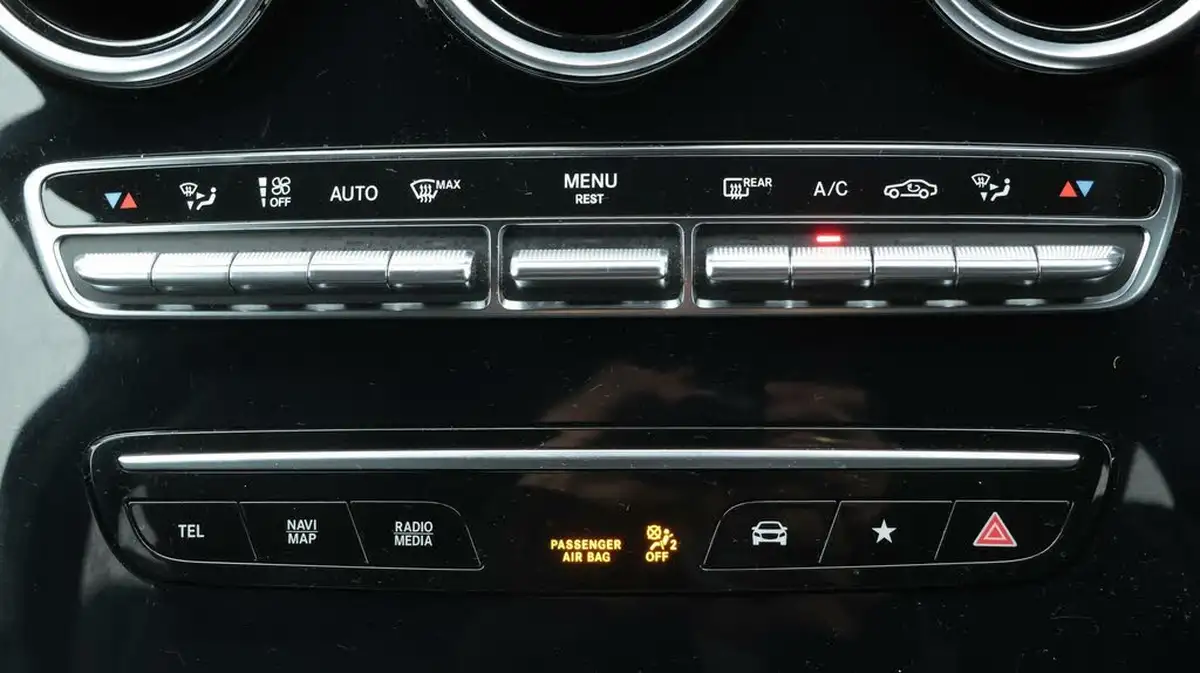 2022-mercedes-benz-glc-class-20d-glc220d-amg-line-195ps-station-wagon-5d-1950cc-4matic-plus-big-12