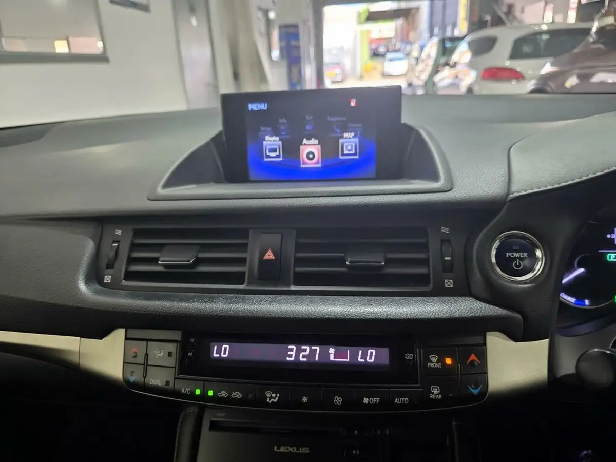 2015-lexus-ct-200h-18-advance-cvt-big-53
