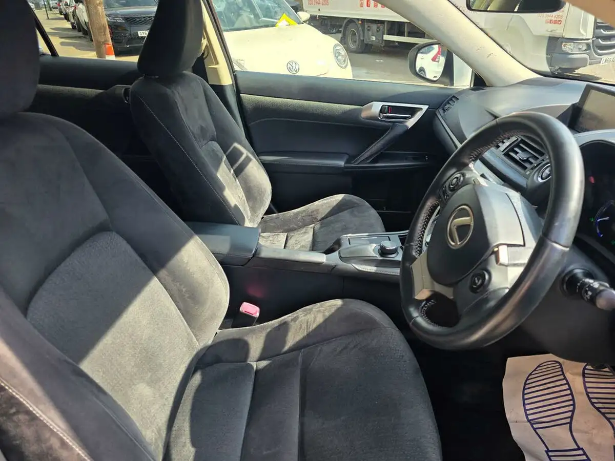 2015-lexus-ct-200h-18-advance-cvt-big-29