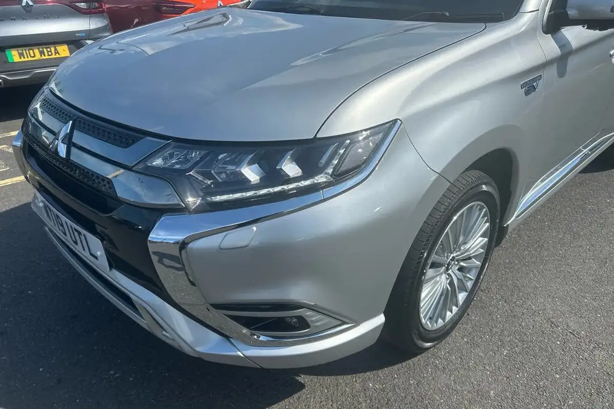 2019-mitsubishi-outlander-24-4h-phev-big-30