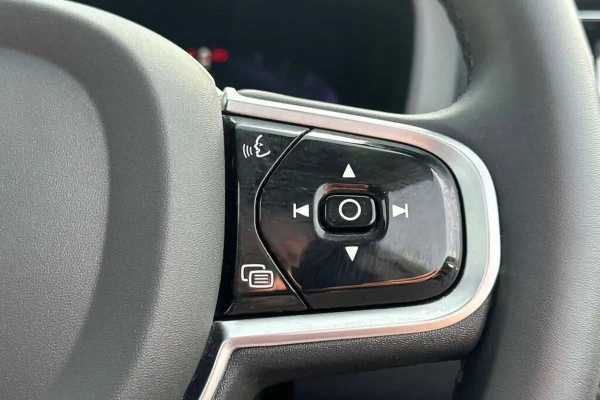 2023-volvo-xc60-20-b5-ultimate-big-11