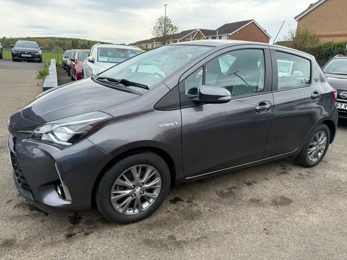 2019-toyota-yaris-15-vvt-i-icon-tech-98bhp-hybrid-1497cc-e-cvt-big-11