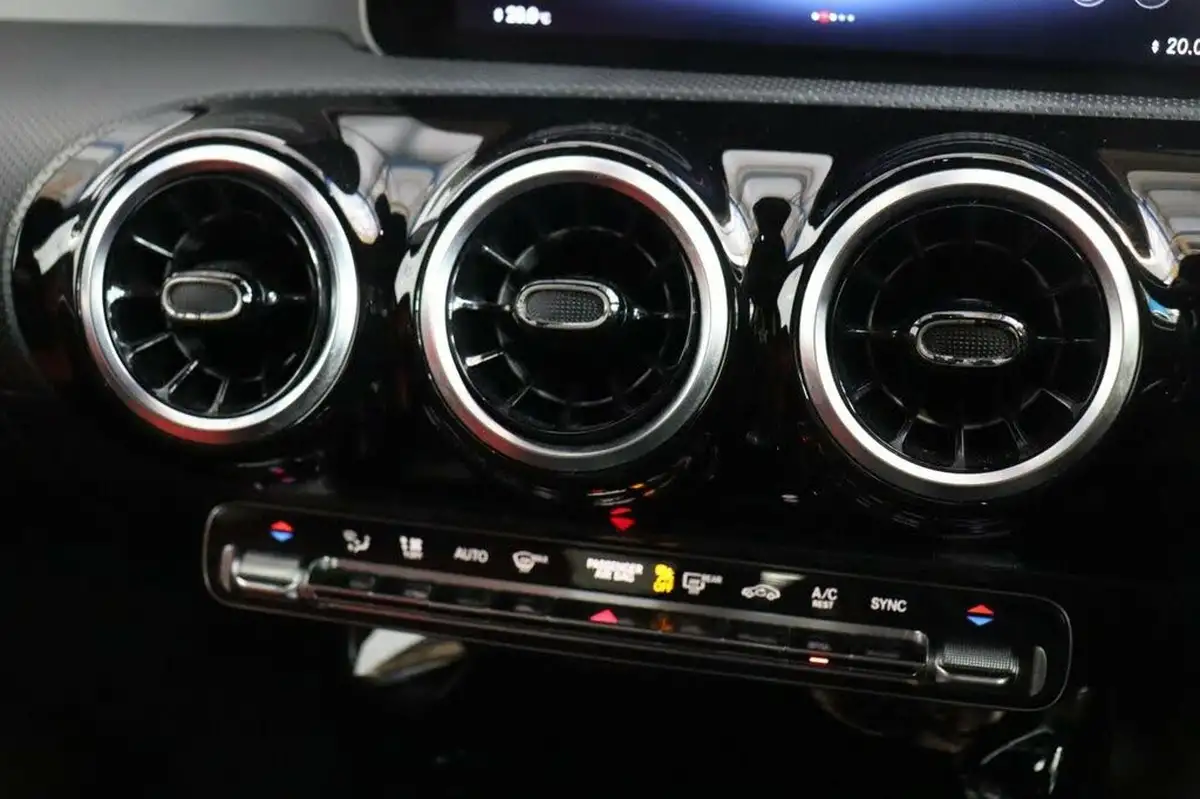 2019-mercedes-benz-cla-13-cla-200-amg-line-coupe-4d-7g-dct-big-24