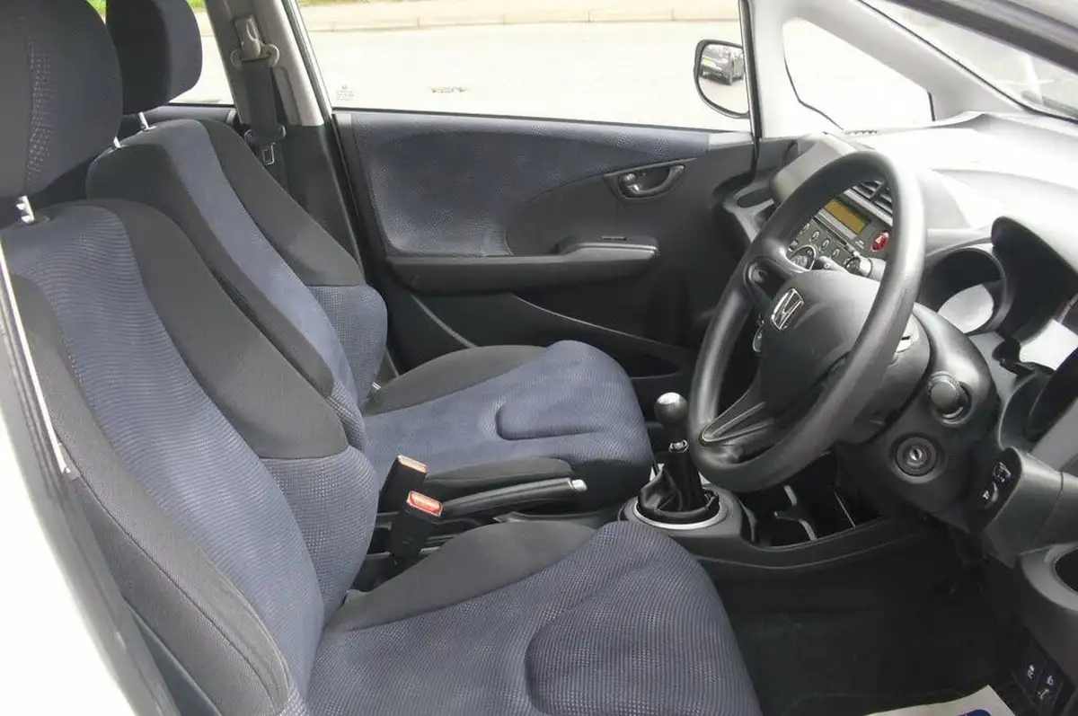 2014-honda-jazz-12-s-big-14