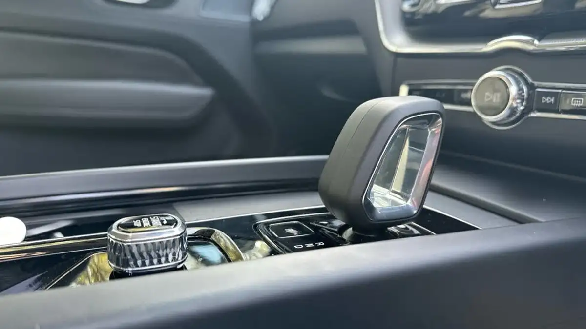 2023-volvo-xc60-20td-b4-plus-big-13