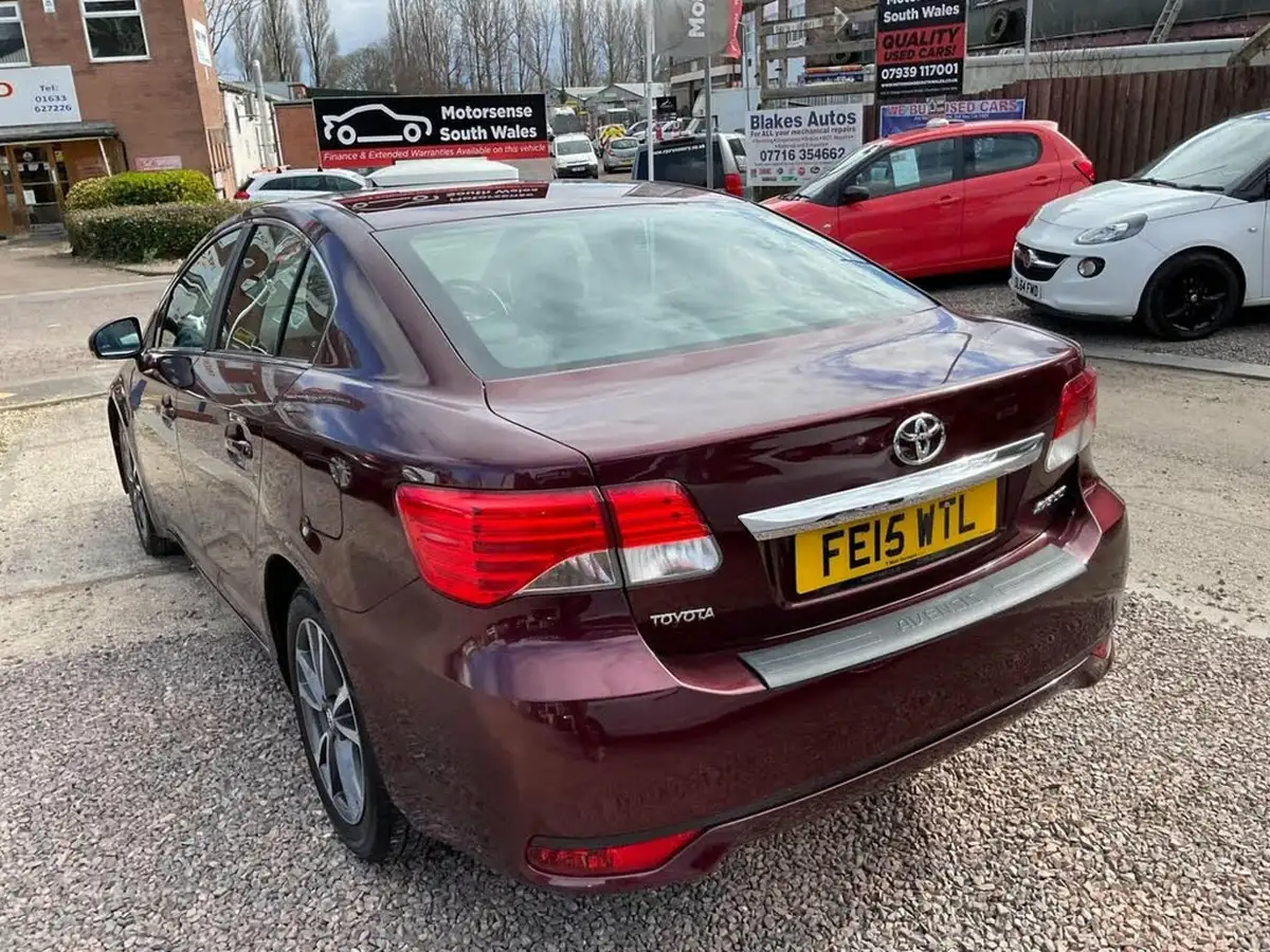 2015-toyota-avensis-20td-icon-business-edition-saloon-4d-big-79