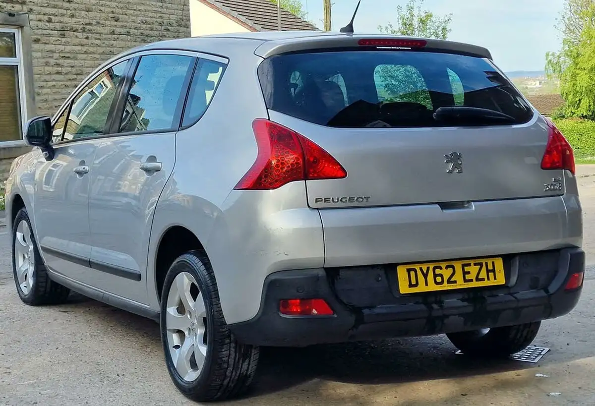 2012-peugeot-3008-crossover-16e-hdi-active-big-3