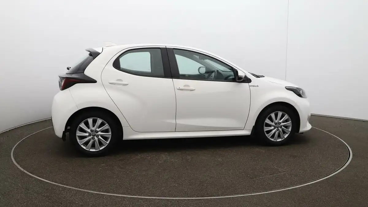 2021-toyota-yaris-15-vvt-i-icon-114bhp-hybrid-1490cc-e-cvt-big-43