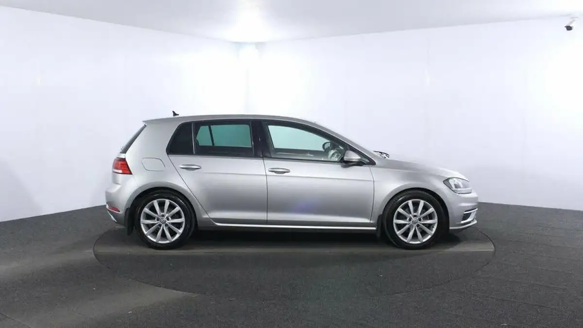 2017-volkswagen-golf-20tdi-gt-bmtss-hatchback-5d-big-7