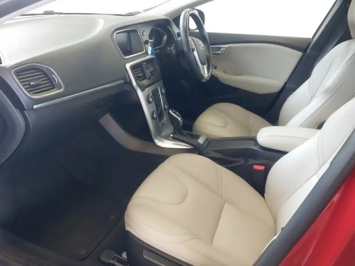 2019-volvo-v40-15-t3-inscription-big-4