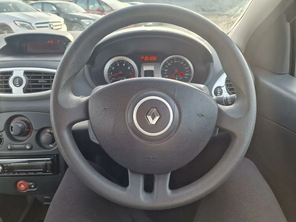 2010-renault-clio-12-i-music-16v-75bhp-hatchback-3d-big-17