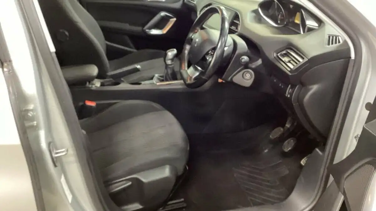 2016-peugeot-308-sw-12-puretech-active-110bhp-99g-big-7