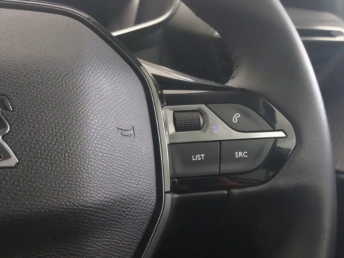 2022-peugeot-208-12-puretech-allure-premium-100bhp-big-12