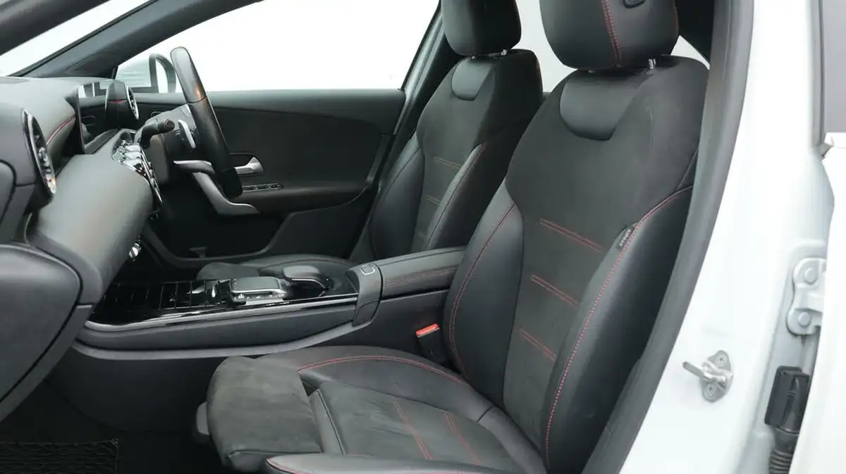 2020-mercedes-benz-a-class-13-a180-amg-line-executive-saloon-4d-7g-dct-big-14