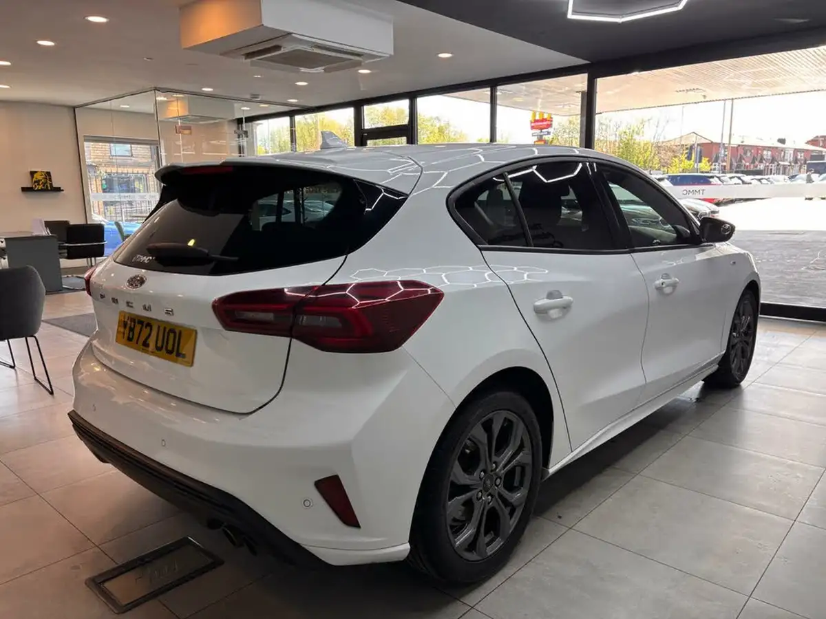 2023-ford-focus-10t-st-line-125ps-hatchback-big-10
