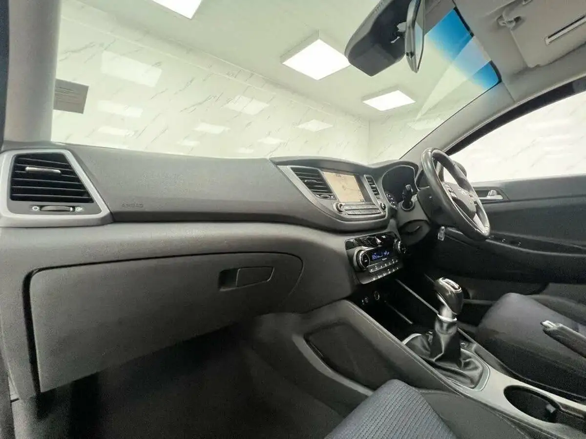2017-hyundai-tucson-17crdi-blue-drive-se-nav-116ps-big-12