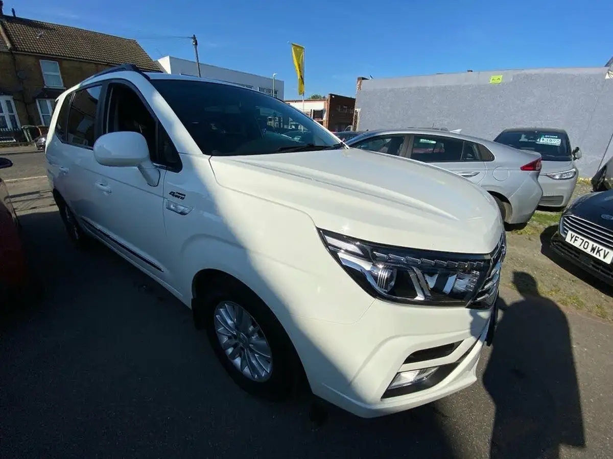 2018-kgm-ssangyong-turismo-22td-ex-auto-big-17