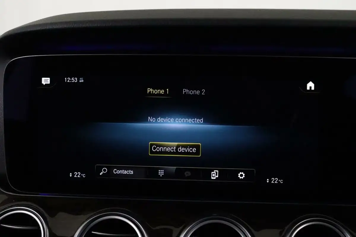 2020-mercedes-benz-e-class-20d-e300de-amg-line-edition-eq-power-saloon-4d-big-32