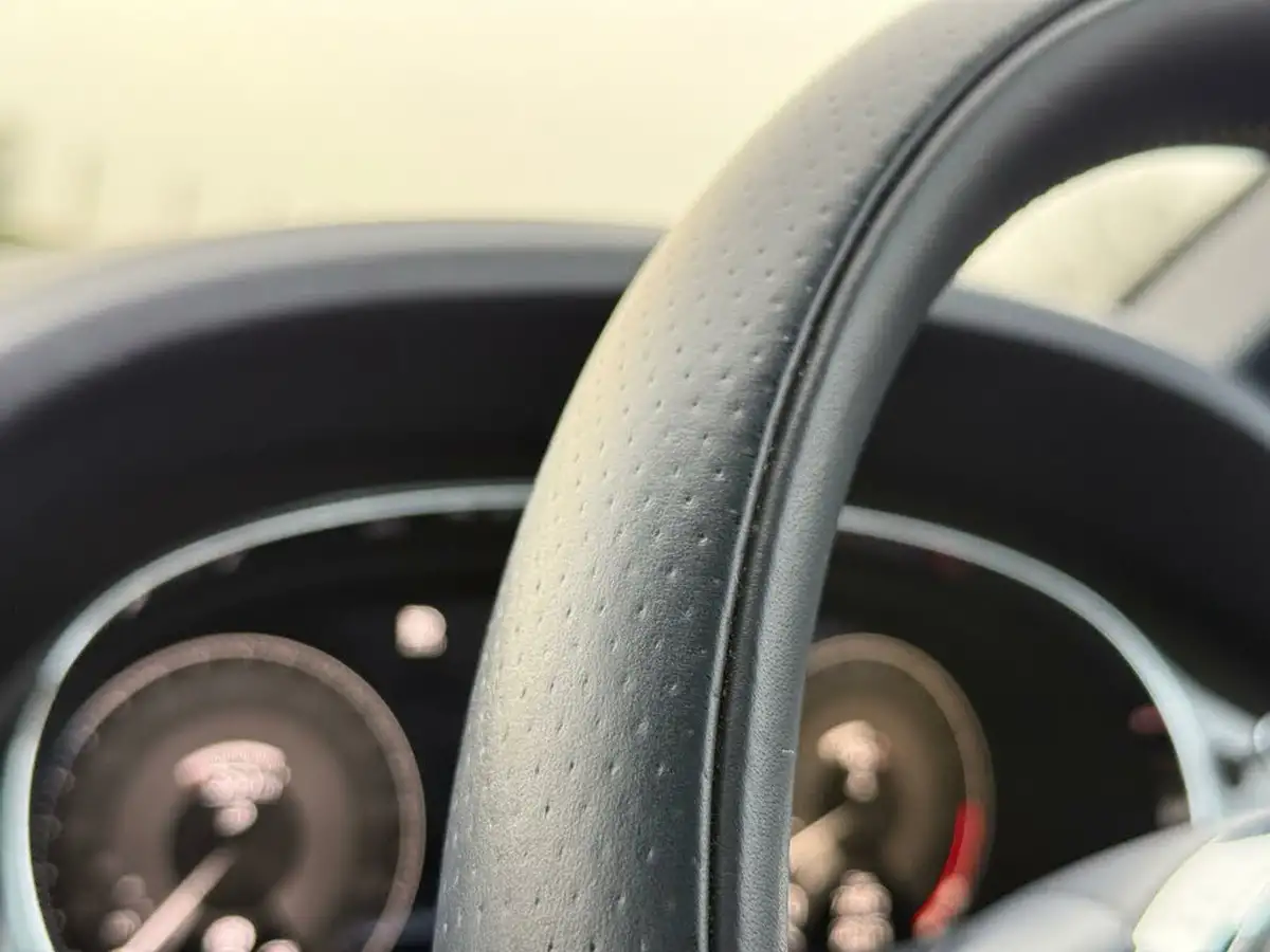2022-bentley-bentayga-40-v8-big-42