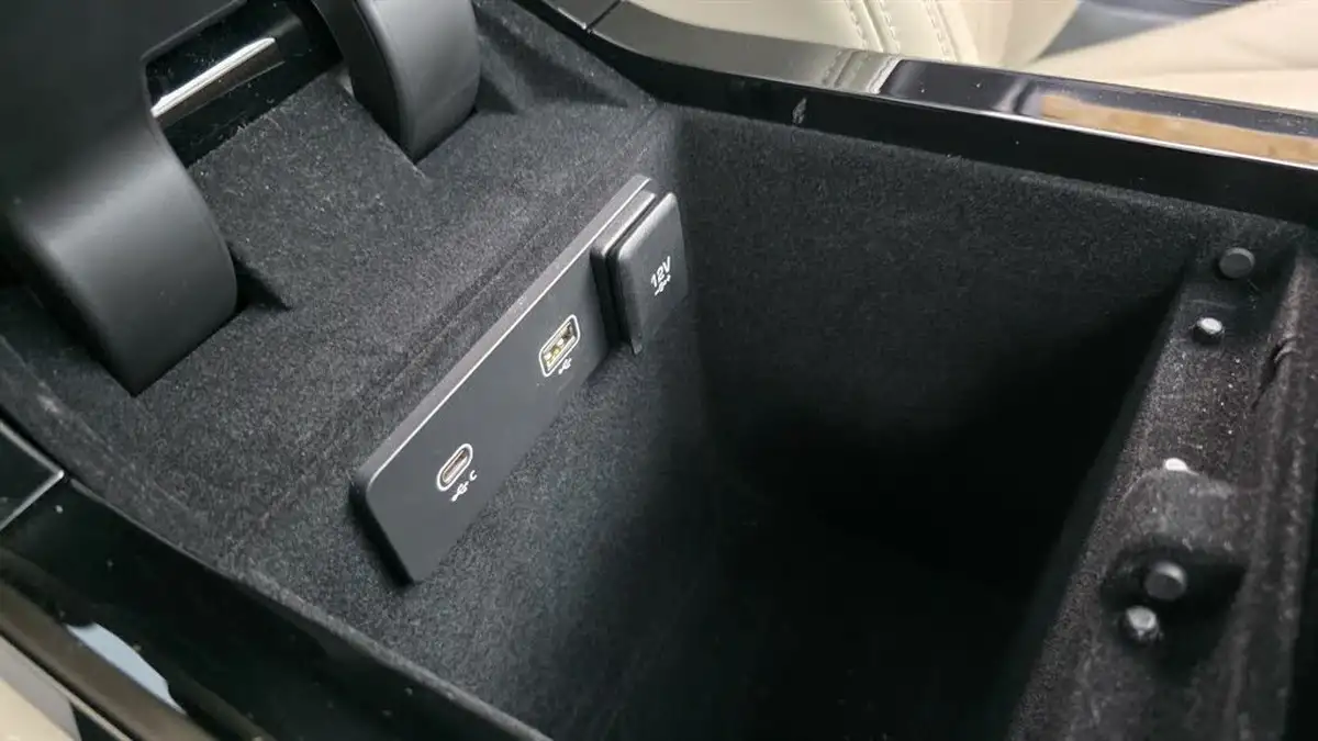2021-land-rover-range-rover-velar-30-d300-r-dynamic-hse-big-44