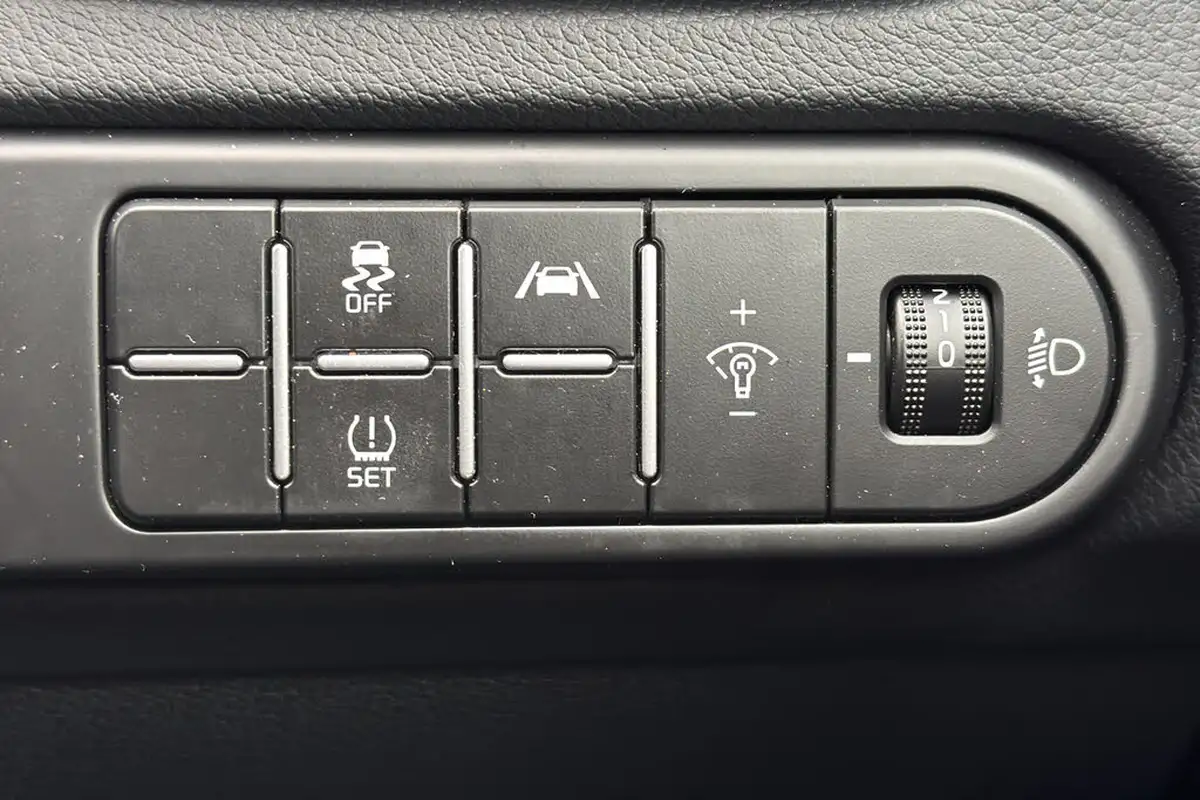 2024-kia-ceed-15-t-gdi-3-hatchback-big-26