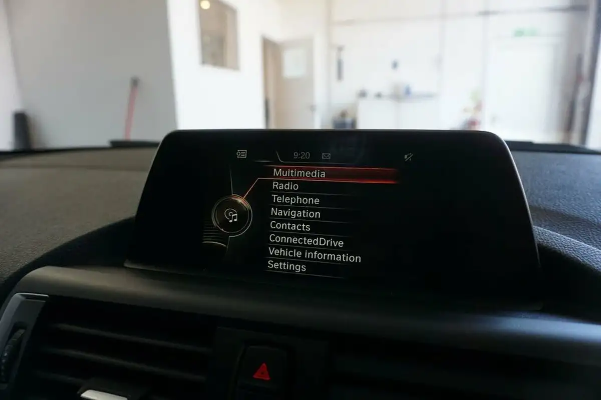 2017-bmw-1-series-30-m140i-5d-big-30