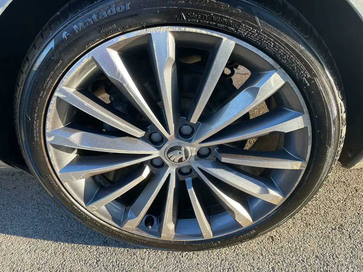 2018-skoda-superb-20tdi-scr-laurin-klement-190ps-estate-dsg-big-30