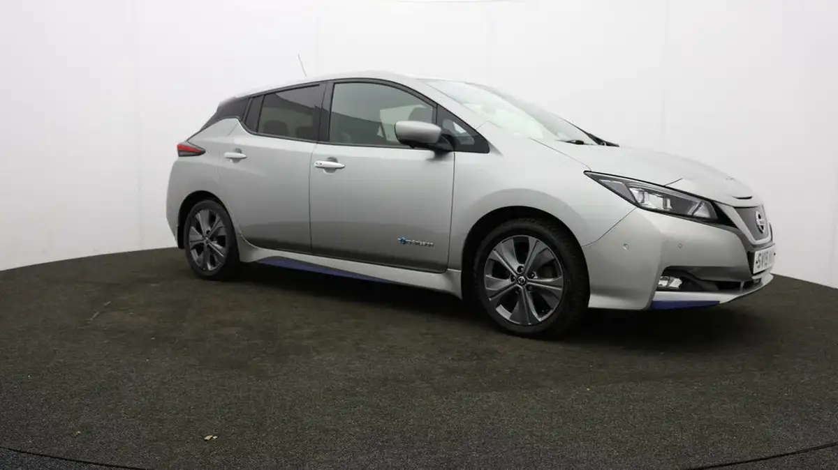 2019-nissan-leaf-e-tekna-big-38