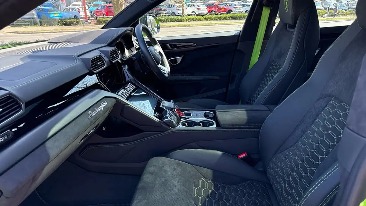 2023-lamborghini-urus-40-no-trim-big-7