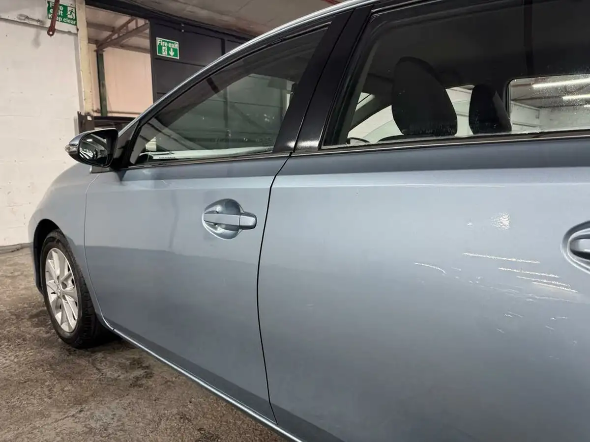 2013-toyota-auris-133-vvt-i-icon-hatchback-big-23