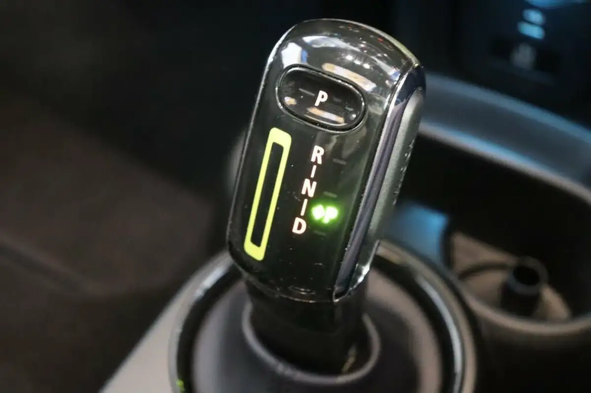 2023-mini-cooper-e-cooper-s-resolute-edition-big-13
