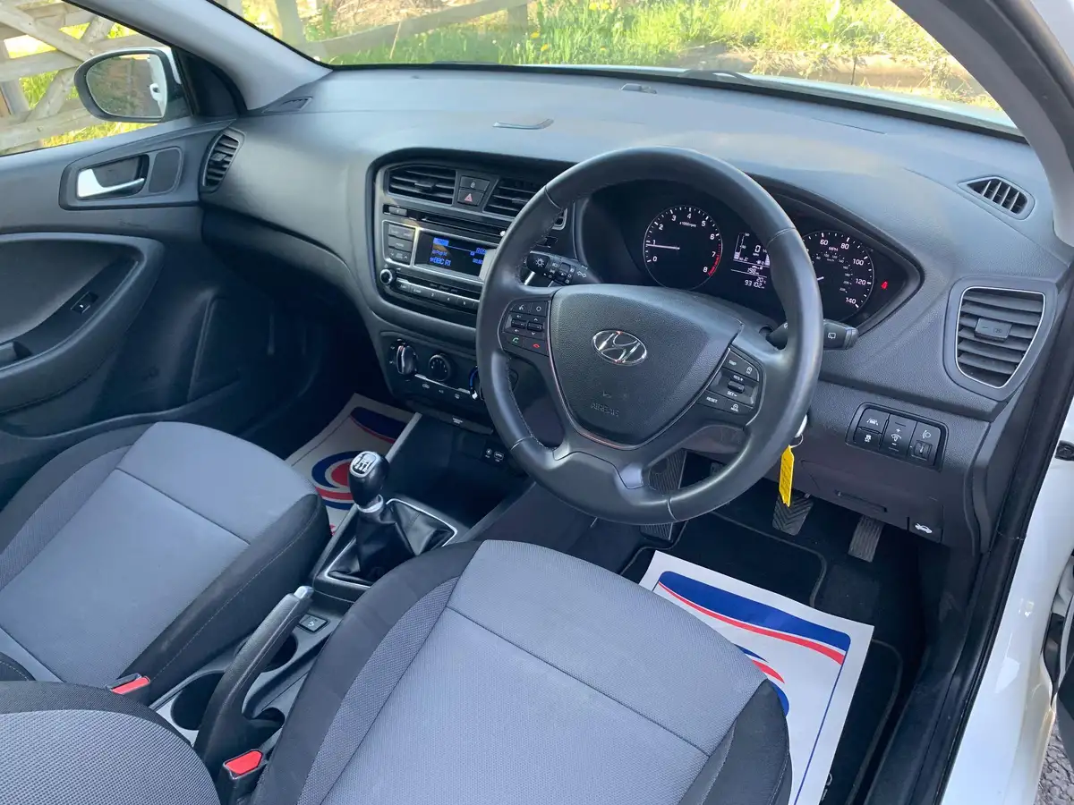 2017-hyundai-i20-12-se-hatchback-5d-big-17