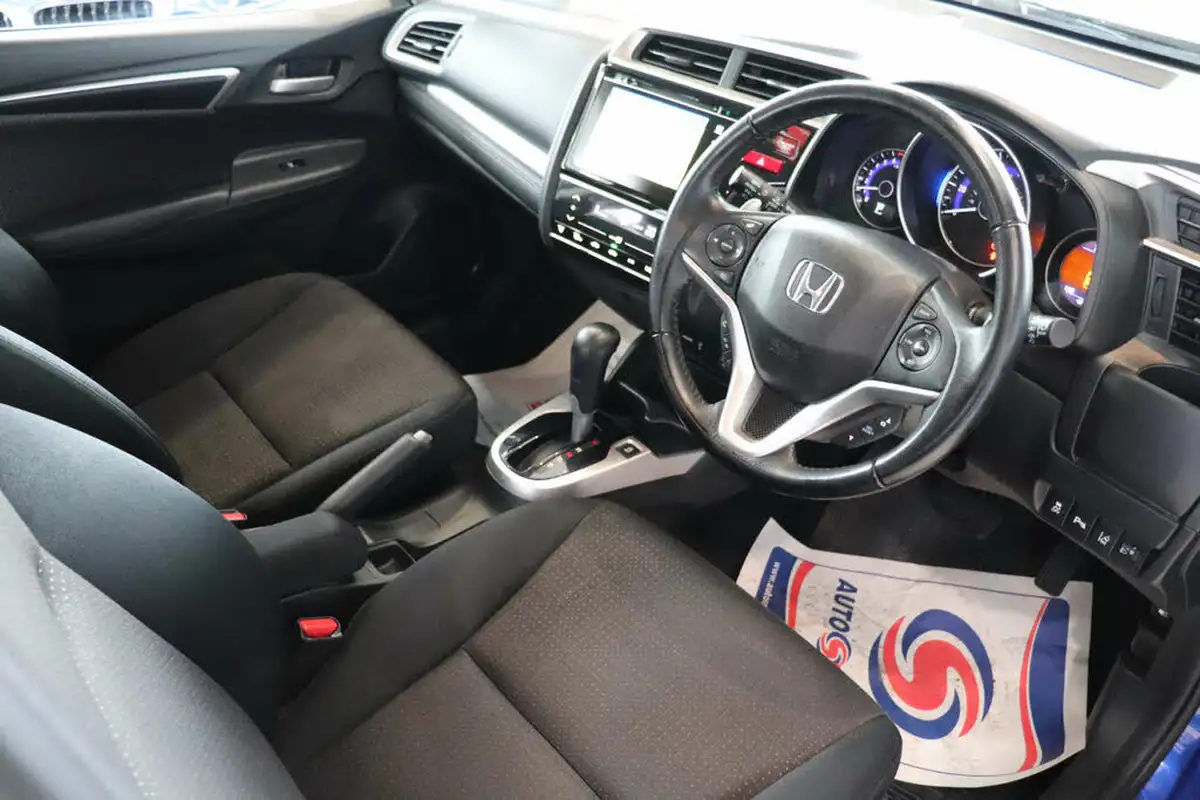 2017-honda-jazz-13-i-vtec-ex-navi-cvt-big-15