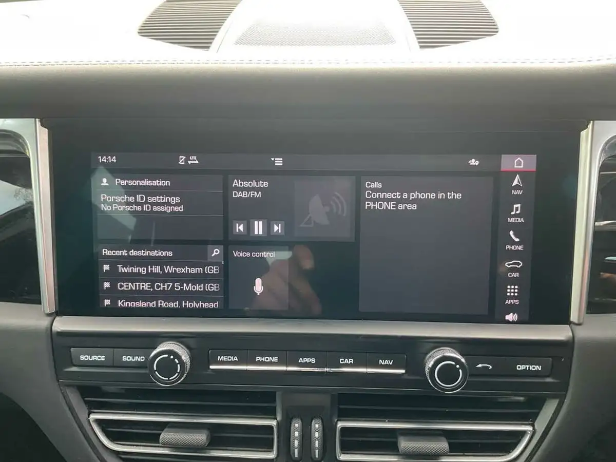 2021-porsche-macan-30-s-big-32
