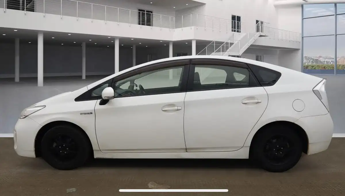 2014-toyota-prius-big-4