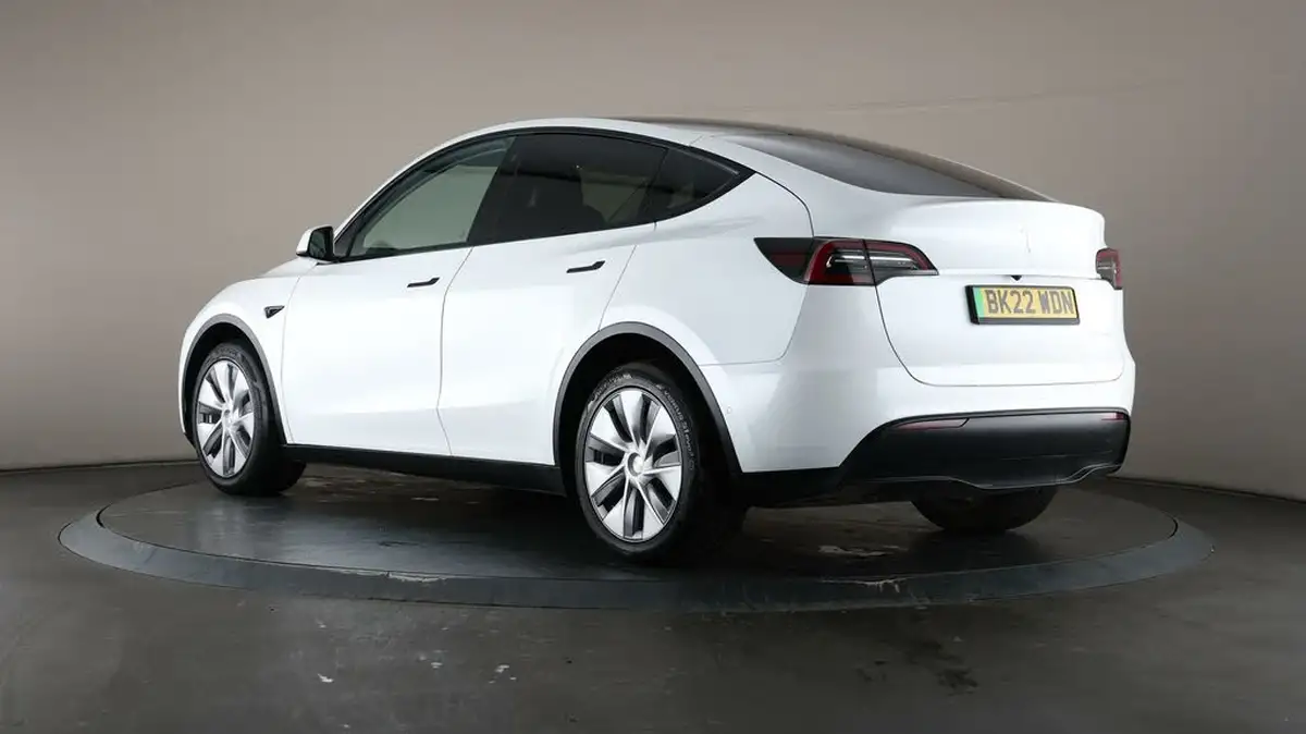 2022-tesla-model-y-e-long-range-big-64