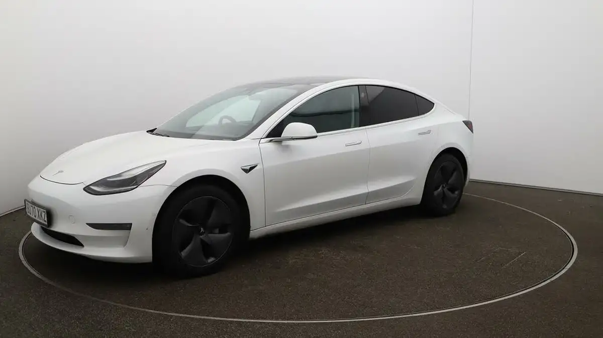 2020-tesla-model-3-e-long-range-big-58