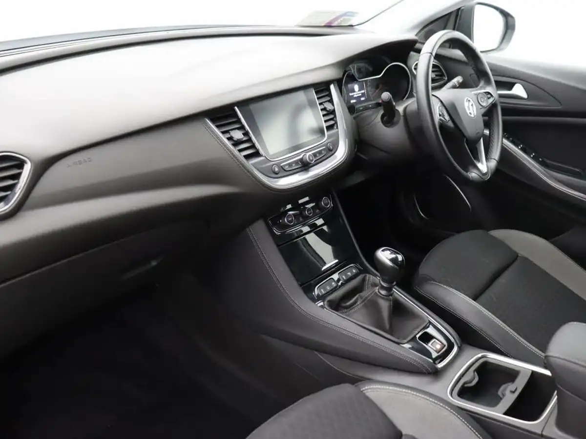 2020-vauxhall-grandland-x-12-griffin-big-7