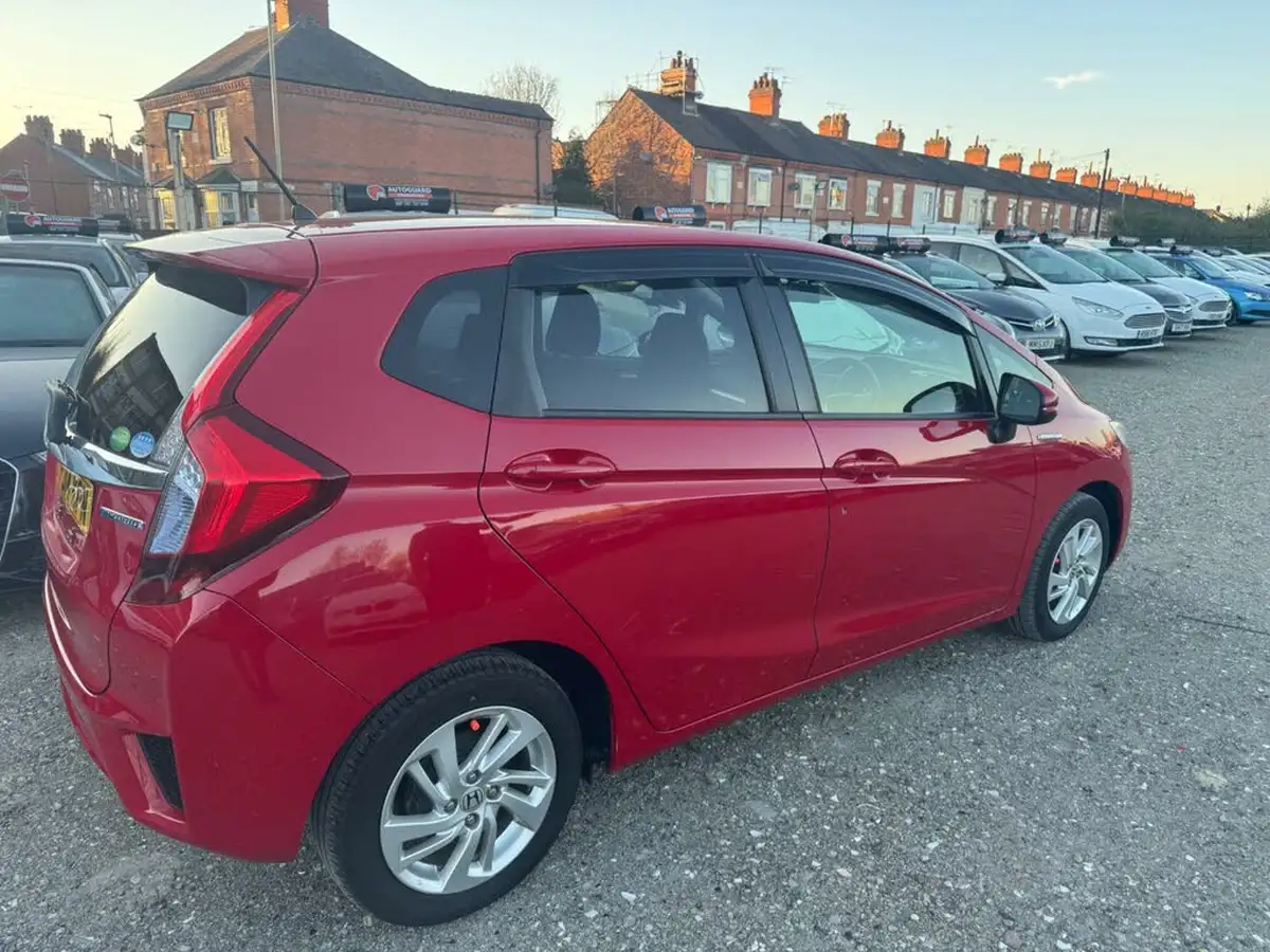 2014-honda-fit-hybrid-big-38