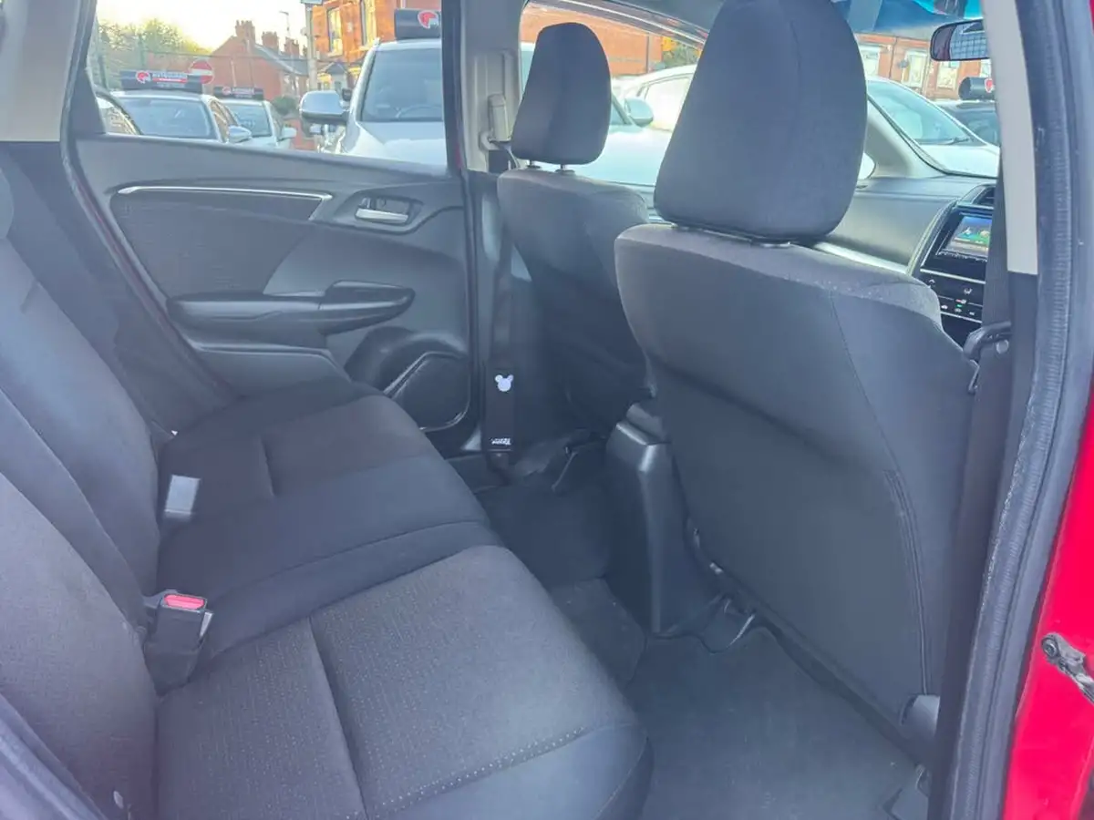 2014-honda-fit-hybrid-big-14