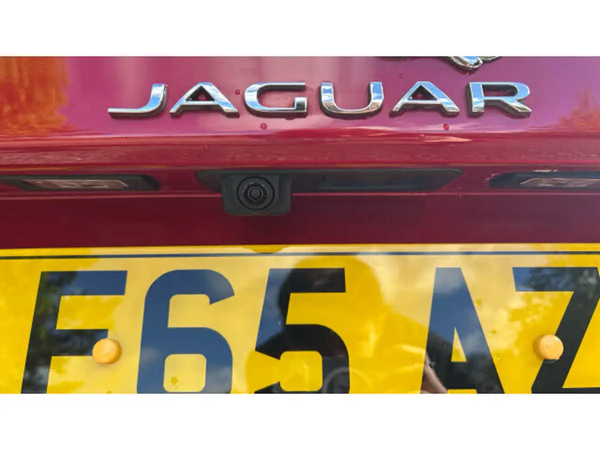 2015-jaguar-xe-20-prestige-big-37