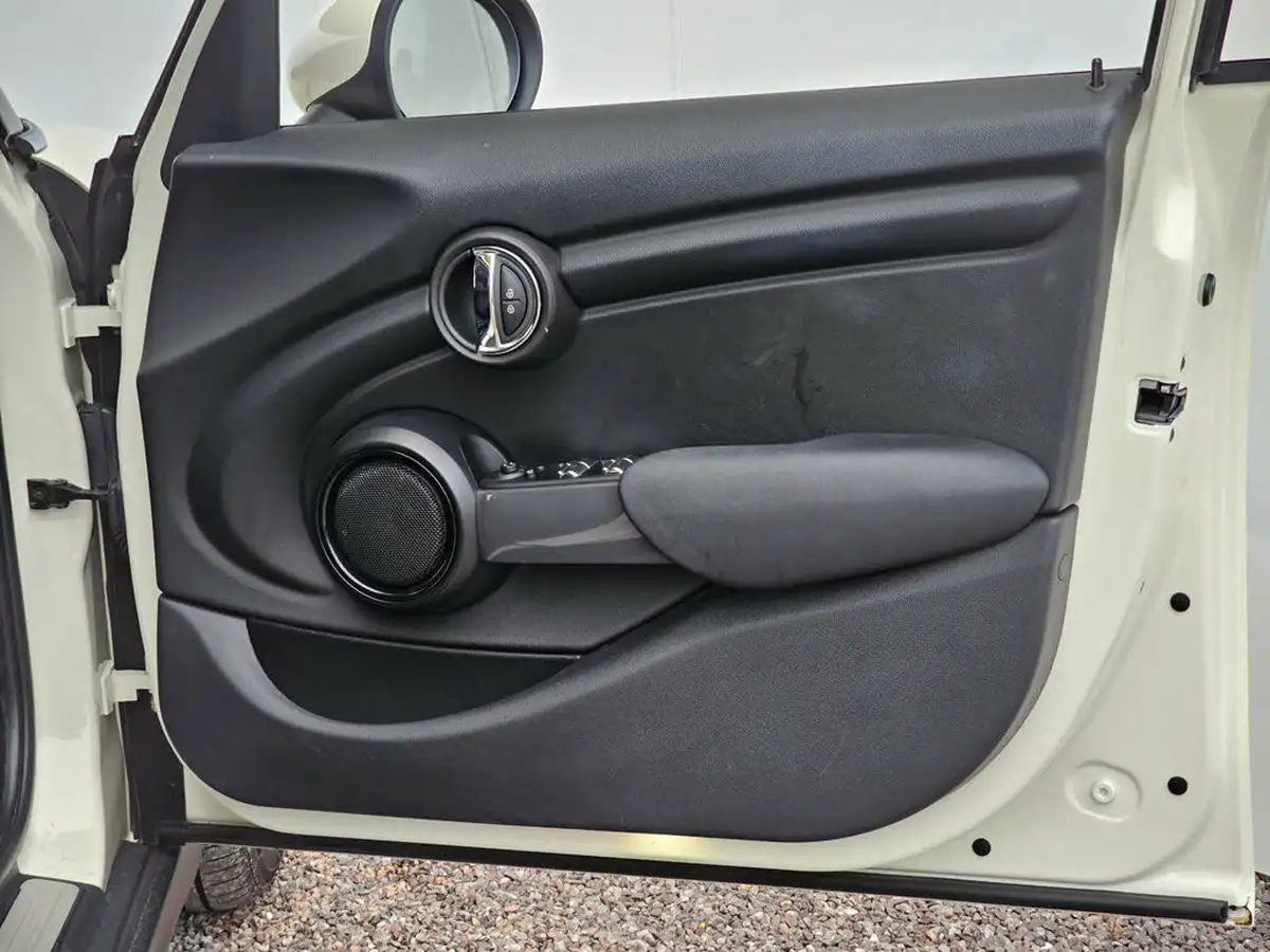 2019-mini-cooper-15-cooper-classic-hatchback-5d-auto-big-30
