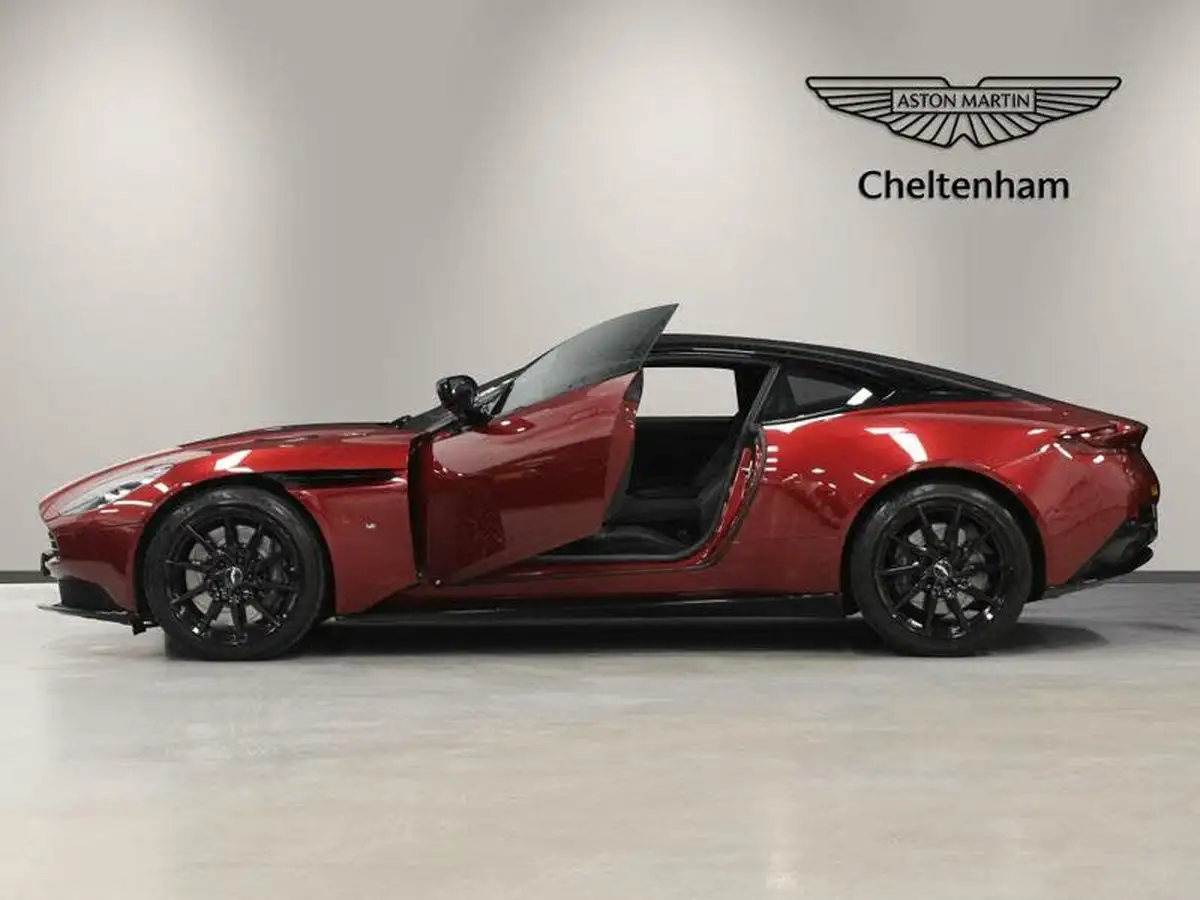 2017-aston-martin-db11-52-v12-big-26