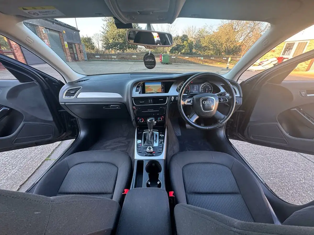 2011-audi-a4-avant-big-28